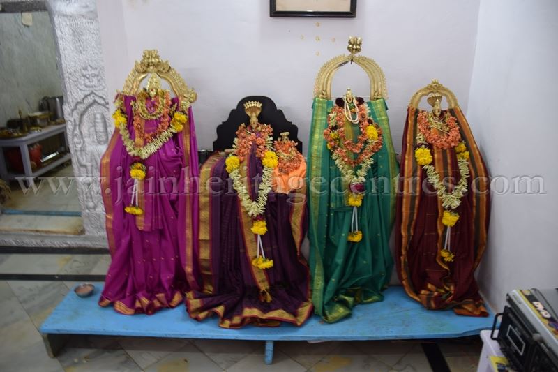 Jain Yakshi idols at Chandraprabha Basadi Tovinakere / Thovinakere.