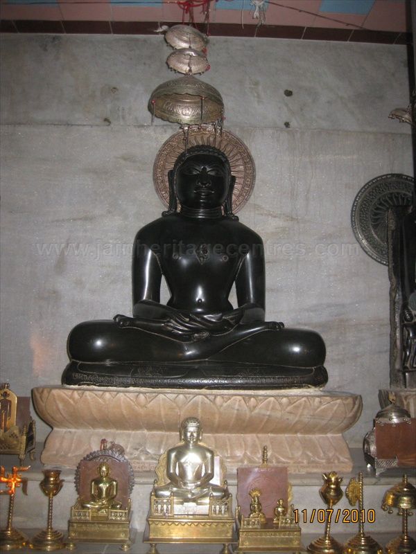 Tirthankar Ajithanath in the basement, Bandhaji.