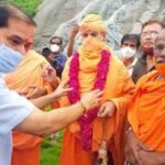 Shravanabelagola Jain Mutt pontiff visits Aggalaiah Gutta in Hanamkonda