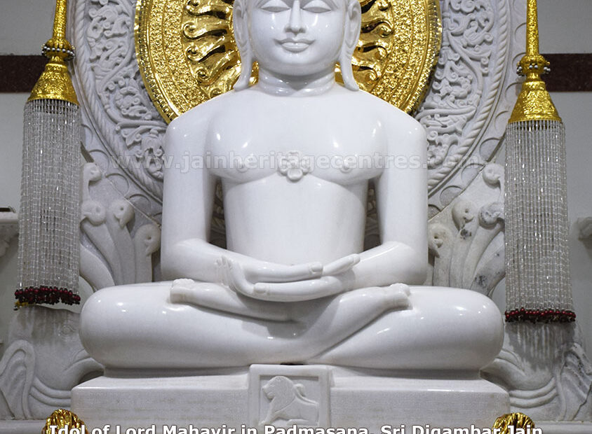 Idol of Lord Mahavir in Padmasana, Sri Digambar Jain Mandir, Kundkund Gnanapith, Indore, Madhya Pradesh, India.