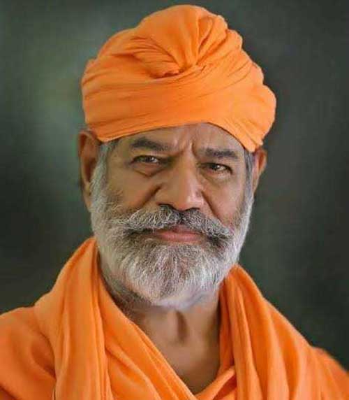 His Holiness SwastiSri Charukeerthi Bhattarakha Swamiji of Sri Digambar Jain Math at Shravanabelagola